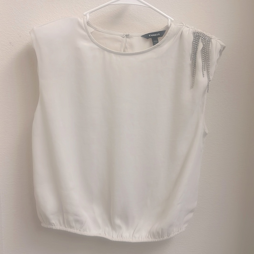 EXPRESS WOMEN SIZE SMALL CASUAL WHITE BLOUSE ASYMMETRICAL FLUTTER SLEEVE TOP